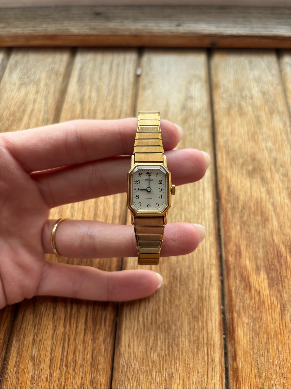 Vintage Timex Quartz Gold Tone Women's Octagonal Face Watch - Picture 2 of 3